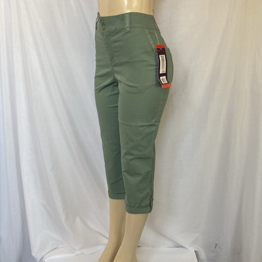 Gloria Vanderbilt Clothing Women’s Cuffed Utility Capri Size 8 Green Color NWT